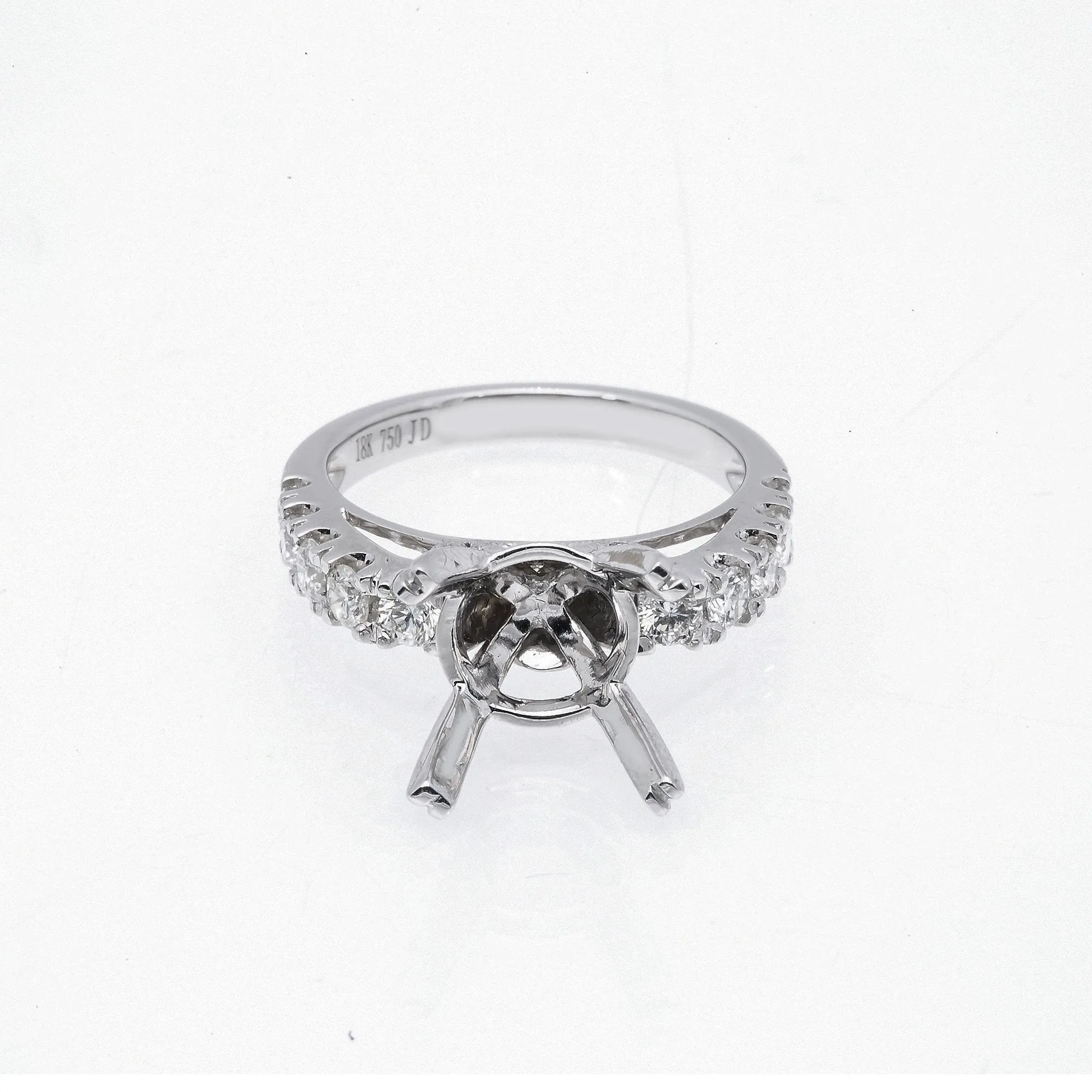 18K White Gold Round Shape Ring