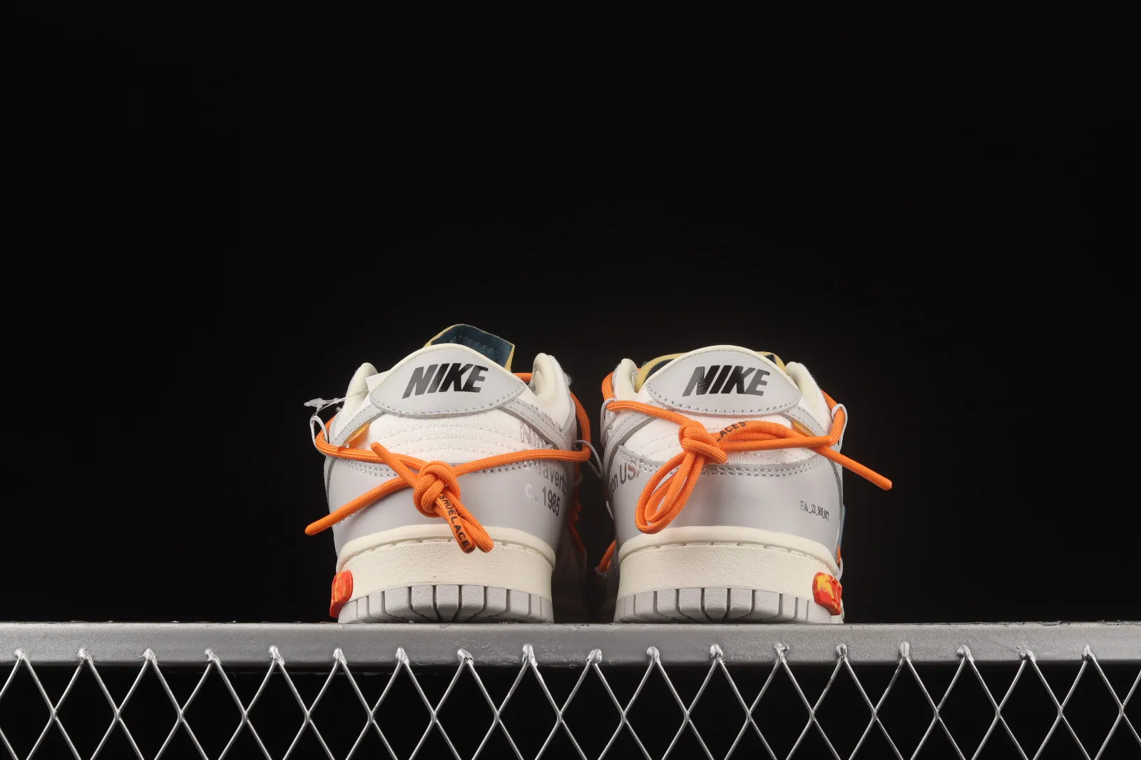 Off-White x Nike SB Dunk Low Lot 44 of 50 Neutral Grey Alpha Orange DM1602-104